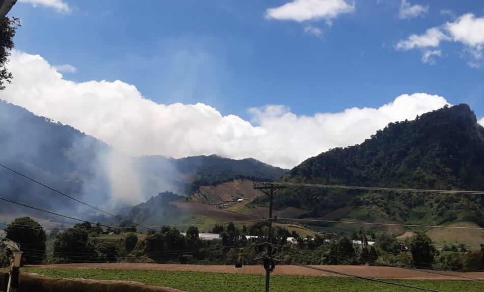 Reportan que el incendio en Cerro Punta está perdiendo fuerza