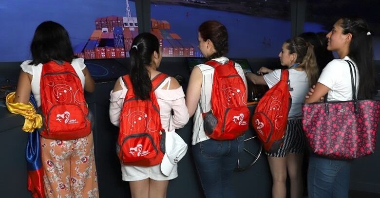 Peregrinos abarrotan los centros de visitantes del Canal de Panamá