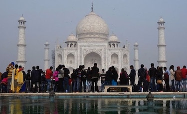 Aumentan precio para entrar al Taj Mahal a los visitantes indios