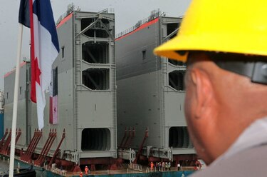 Obreros de la ampliación del Canal de Panamá declaran huelga indefinida