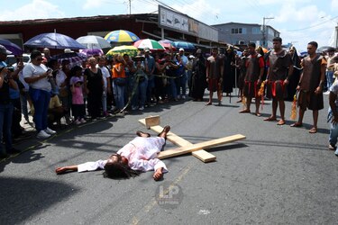 Feligreses reviven la pasión de Cristo este Viernes Santo