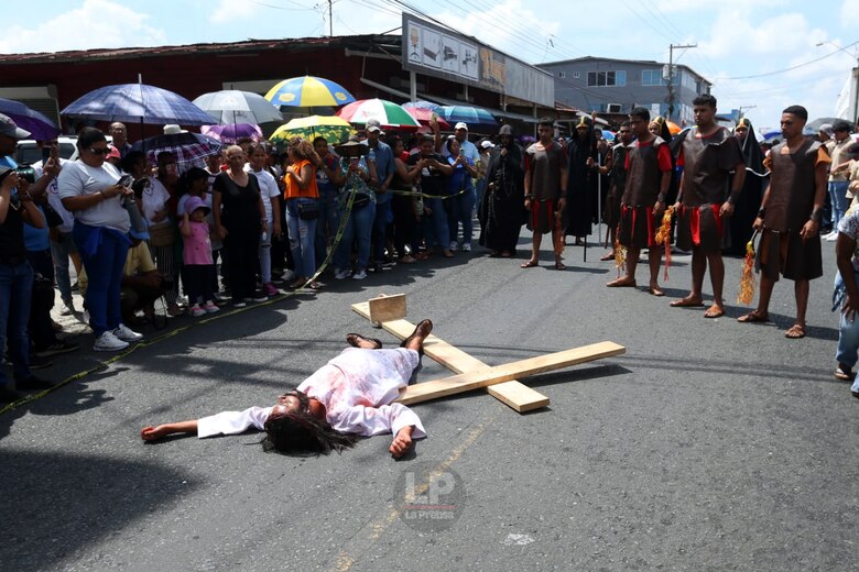 Feligreses reviven la pasión de Cristo este Viernes Santo