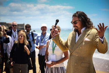 El superhéroe Aquaman pide acción para preservar los océanos