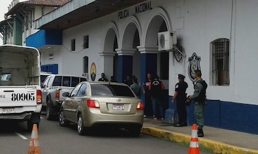 Detienen a dos sospechosos del crimen de comerciante en Los Santos