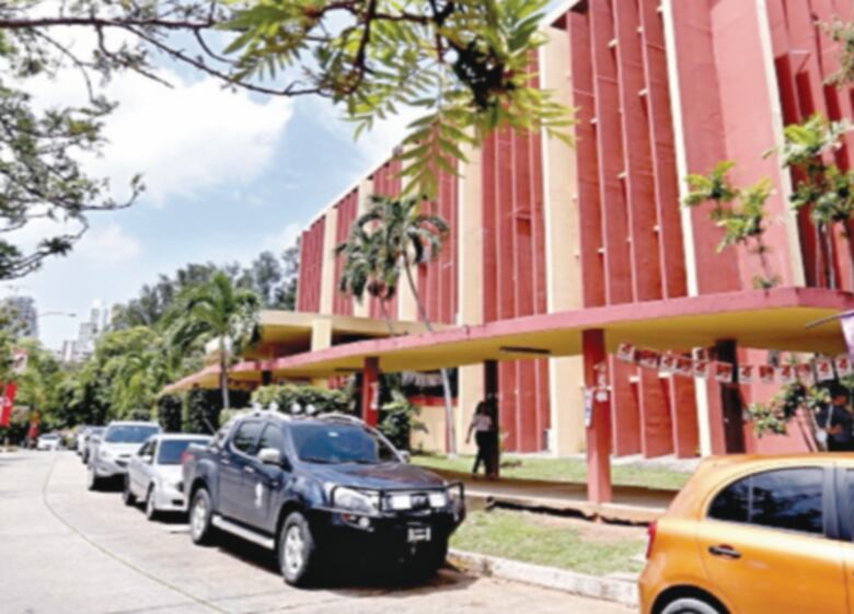 El maestro de niños poetas visita Panamá