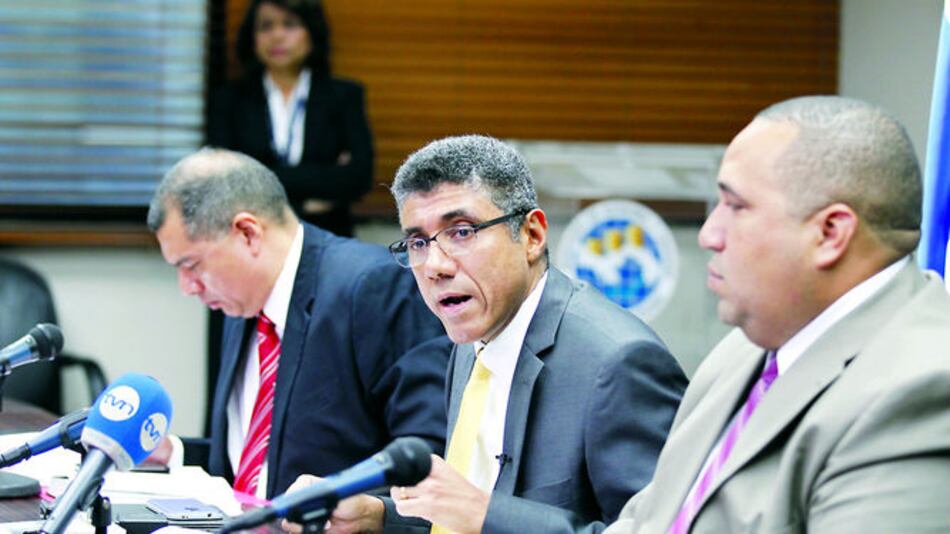 Equipos de DGI, en sede de Cobranzas