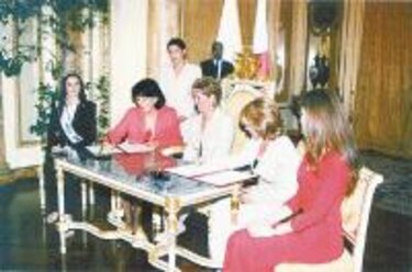 Panamá firma contrato con Miss Universo