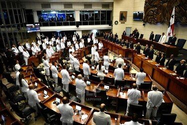¿Puede un partido político tener más de una bancada legislativa?