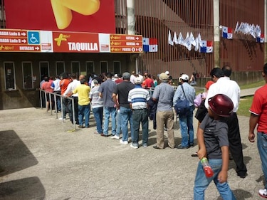 Devolución de dinero a los fanáticos