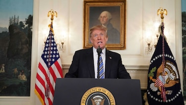 Trump anuncia visita a escenario de masacre, pero guarda silencio sobre armas