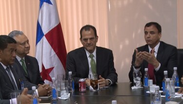 Reunión de transición en la Contraloría entre Humbert y Solís