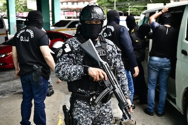 Presumen que cabecillas de red criminal salieron del país