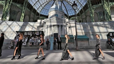 Lagerfeld presenta un desfile patrimonial