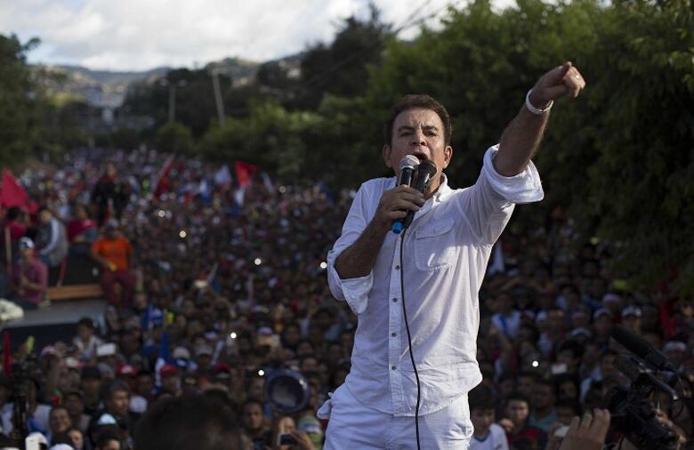 Honduras: sigue el conteo de votos y ciudadanos protestan desde sus casas