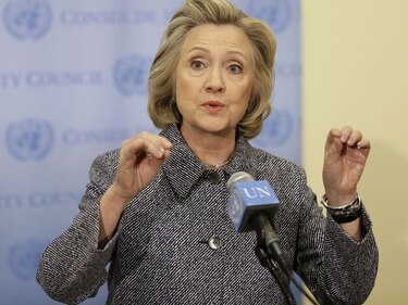 AP demanda al departamento de Estado norteamericano por registros de Clinton