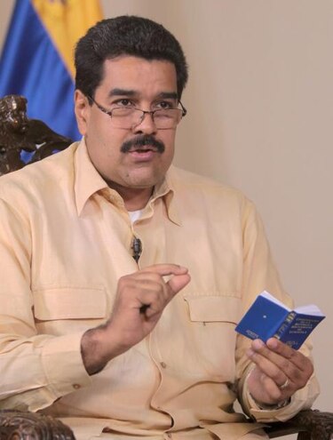 Maduro asegura que se informa siempre con la verdad sobre situación de Chávez