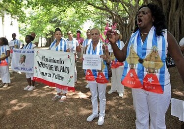 Arrestan a 40 Damas de Blanco y a una docena de disidentes en La Habana