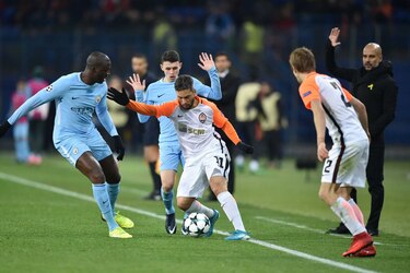 Liverpool golea y avanza, Napoli eliminado