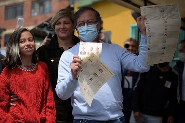 Petro vence en las primarias en Colombia y perfila a la izquierda hacia las presidenciales