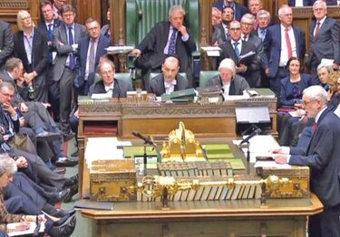 Theresa May propone renegociar el ‘brexit’ con la UE