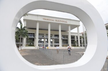 PRD lidera lista de adherentes, mientras el Tribunal Electoral coloca en la carrera a Martinelli