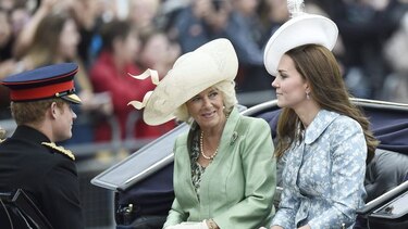 La reina Isabel II celebra su 89 cumpleaños con un desfile militar