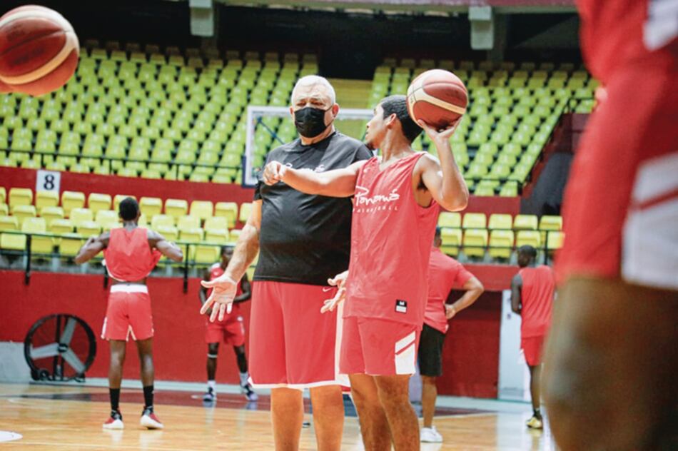 Técnico Meléndez quiere transformar la velocidad de Panamá en su mejor defensa