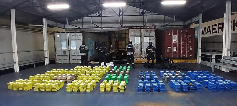 Incautan 885 paquetes de droga en contenedores de tránsito por Panamá