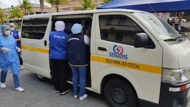 Pacientes encamados y personas con discapacidad reciben vacunas contra la Covid-19