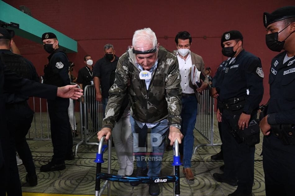 Admiten seis pruebas documentales y dos testimoniales en tercer día de juicio a Martinelli; Rosendo Rivera retira acusación 