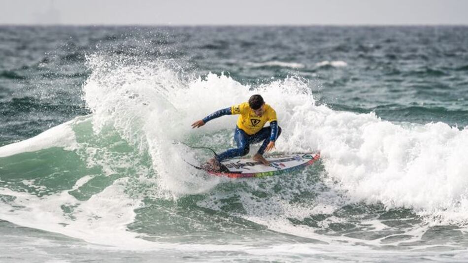 Panameños avanzan en el Mundial de Surf Junior en California