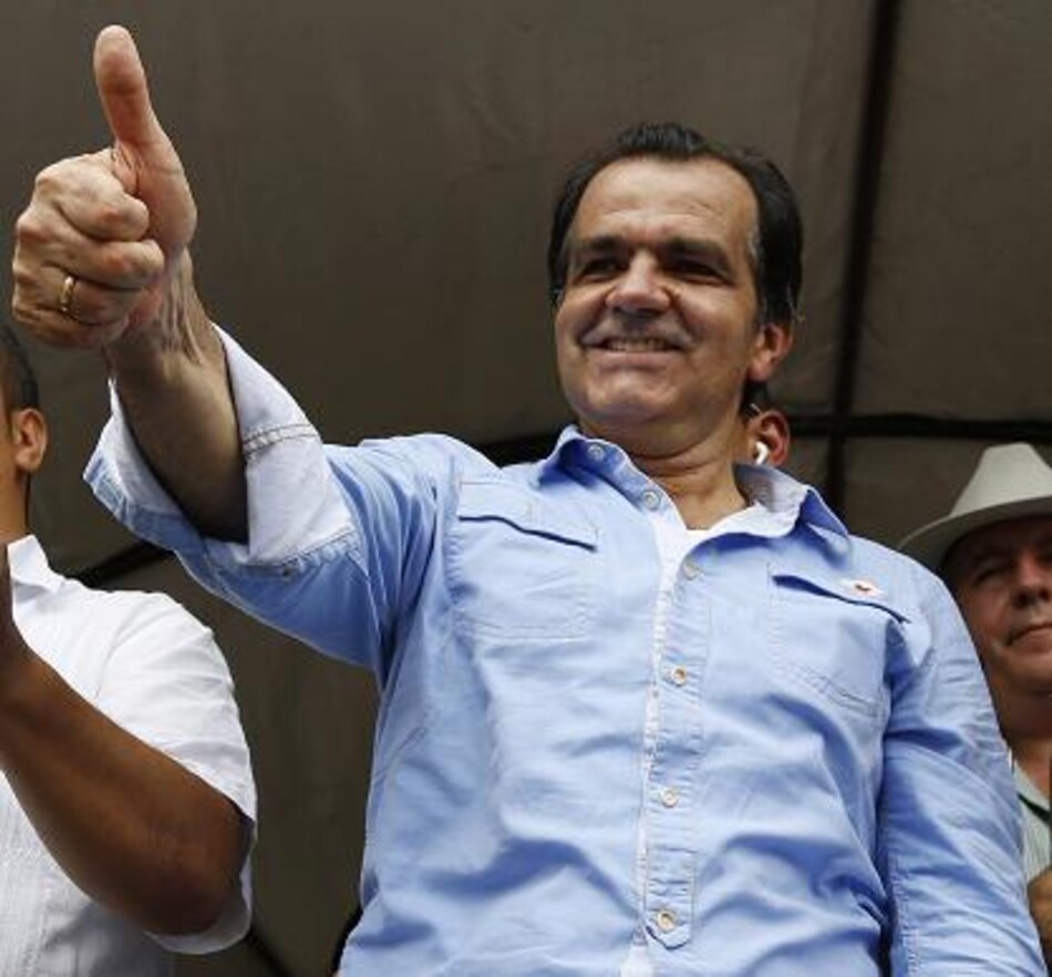 Piden renuncia de candidato presidencial por escándalo de espionaje