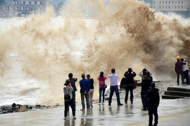 El poderoso tifón Vongfong toca tierra en el sur de Japón