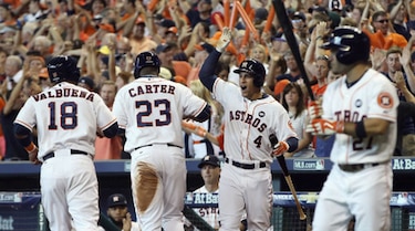 Keuchel se luce en el montículo y Astros toman ventaja ante Reales