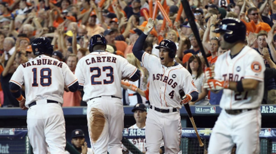 Keuchel se luce en el montículo y Astros toman ventaja ante Reales