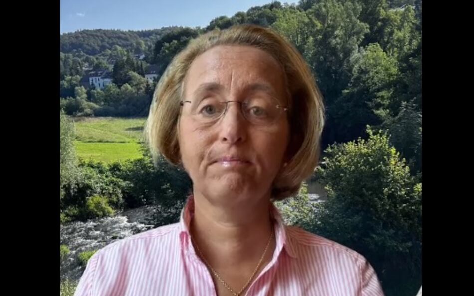 Untan con excrementos a política de la ultraderecha alemana