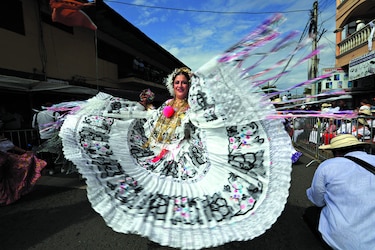 Desfile de las Mil Polleras