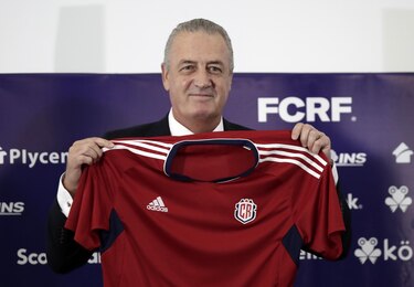 Gustavo Alfaro presentó su primera convocatoria con Costa Rica