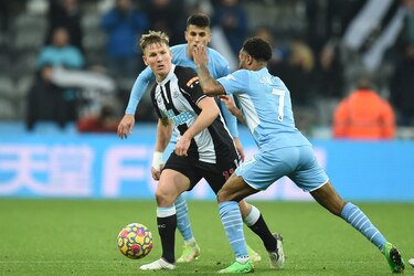 Manchester City consolida su liderato; Chelsea vuelve a tropezar