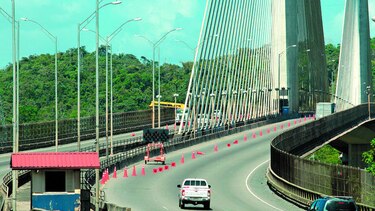 Inspección al puente Centenario