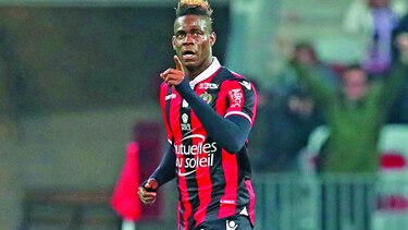 Balotelli anota en empate del Niza