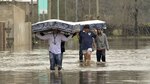 Tres muertos y 20 mil evacuados por inundaciones; Gobierno duplica ayuda
