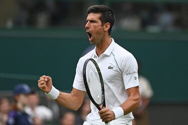 Djokovic y Muguruza comienzan fuertes, Tsitsipas paga el paso a la hierba en Wimbledon