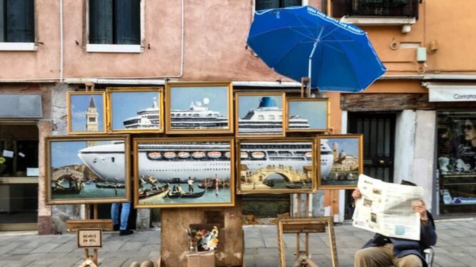 Banksy con su arte callejero llega a su manera a la Bienal de Arte de Venecia