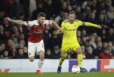 Arsenal y Napoli avanzan a octavos en la Liga Europa