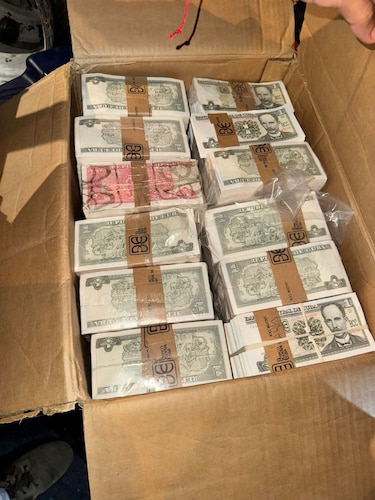 Aduanas retiene cajas con dinero extranjero oculto en encomienda de bus Panamá–David