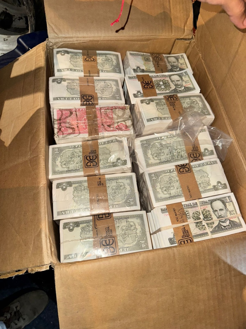 Aduanas retiene cajas con dinero extranjero oculto en encomienda de bus Panamá–David