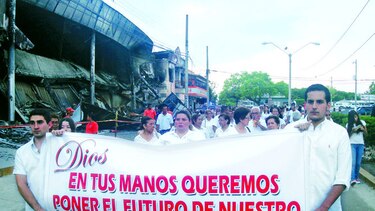Caminata logró enviar mensaje de auxilio para los camisas roja