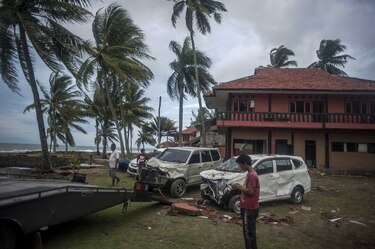 Los supervivientes del tsunami en Indonesia son víctimas del hambre y las enfermedades