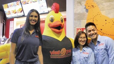 Se inaugura la nueva sucursal de Wing Zone en Albrook Mall